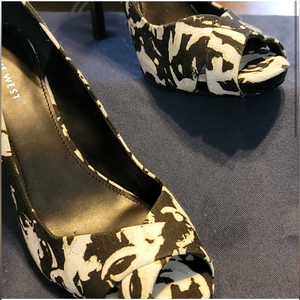 EUC NINE WEST BLK/WHT OPEN TOE HIGH HEELS